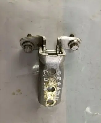 Mitsubishi Grandis Rear door lower hinge 001 CD5