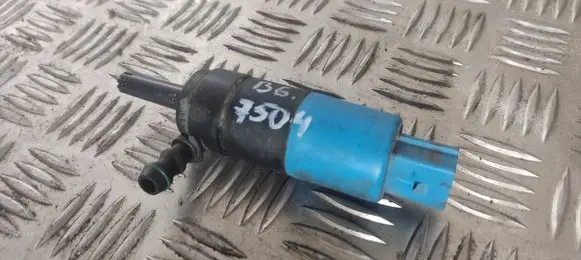 Volkswagen PASSAT B6 Headlight washer pump 3B7955681