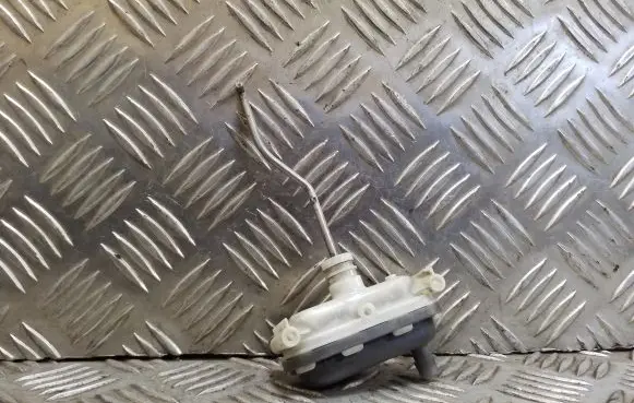 Volkswagen PASSAT B4 Central locking vacuum pump 3A9862159A