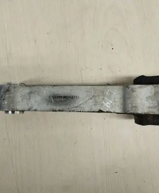 Land Rover Freelander 2 - LR2 Engine mount bracket