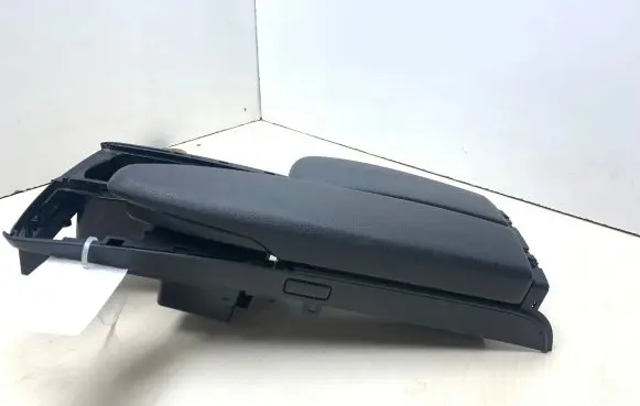 Mercedes-Benz C W204 Armrest A2046800639 0005032510