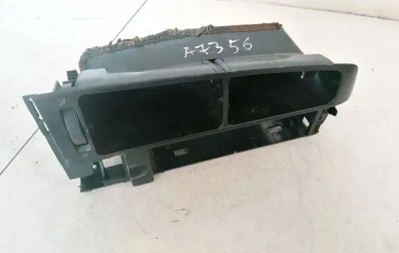 Volkswagen Golf III Dash center air vent grill 1H6819736 1h6819732