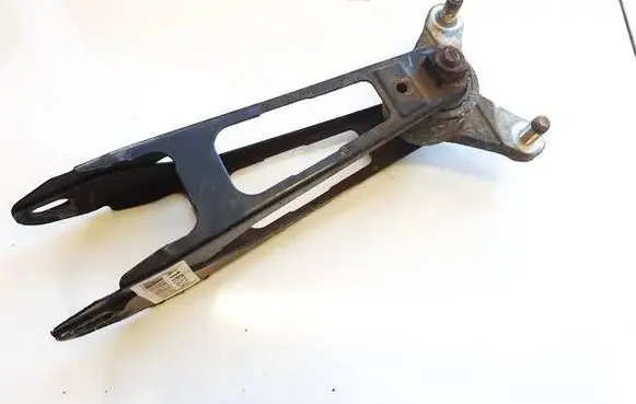 Engine mount bracket