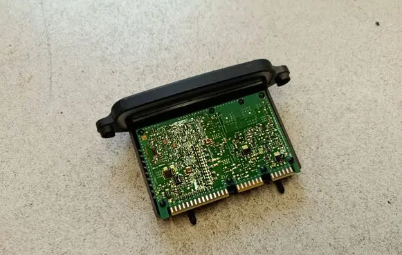 BMW 5 F10 F11 Voltage converter/converter module 7304593 1615686 535212802