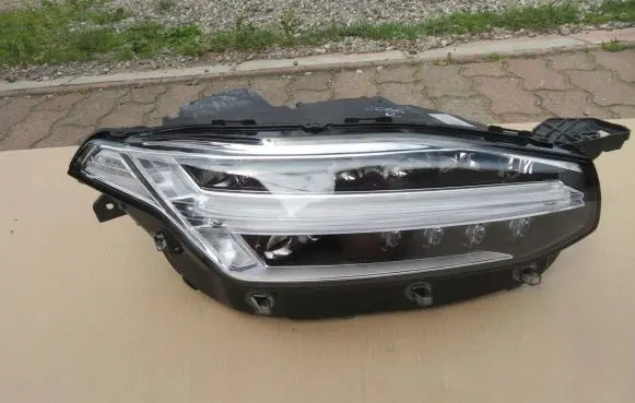 Volvo XC90 Headlight/headlamp 32404716