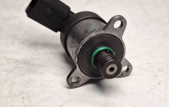 BMW 3 E46 Fuel pressure sensor 0928400560 13517787186