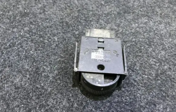 Volkswagen Golf III Headlight level height control switch 1h6941333