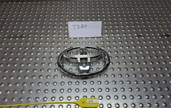 Toyota Aygo AB10 Manufacturer badge logo/emblem S27730317 753110H010