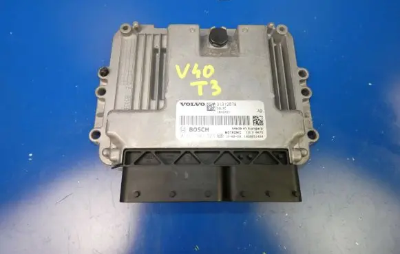 Volvo V40 Engine control unit/module 31312578 1039S51454 0261S07523