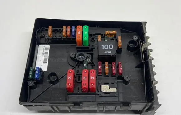 Volkswagen Golf Plus Fuse module 1K0937125A