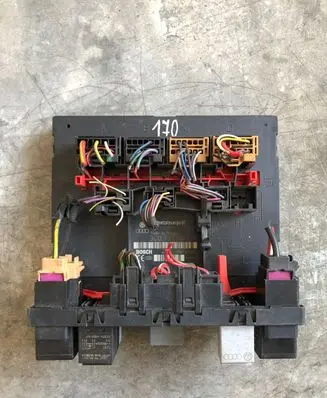 Volkswagen PASSAT B6 Fuse box set 3C0937049H F005V00529 H37S1301