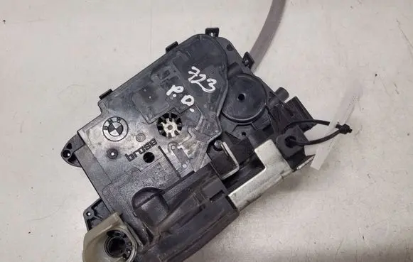 BMW 3 E90 E91 Front door lock A048315 7059968