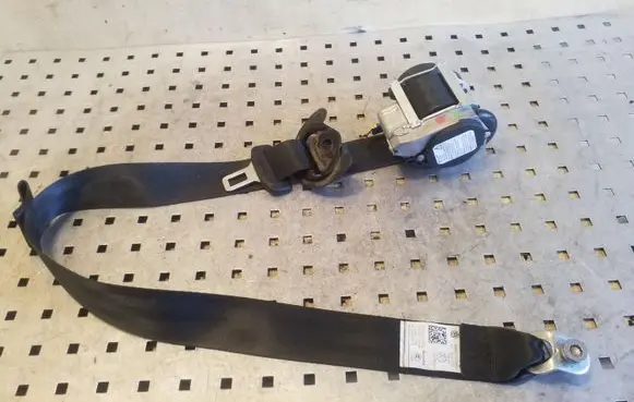 Volkswagen Golf V Front seatbelt 1K4857706