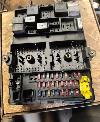 Jeep Grand Cherokee (WJ) Fuse module P56038406AK