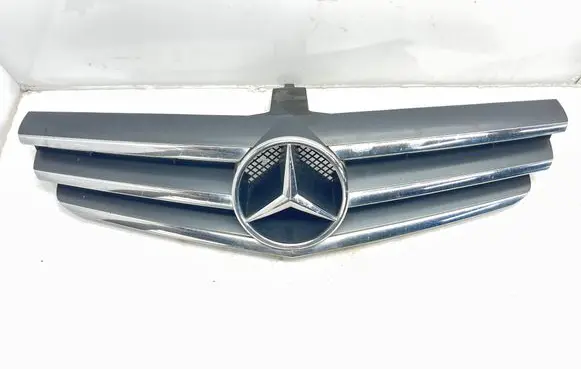 Mercedes-Benz CLC CL203 Front grill A2038801583