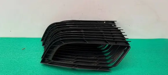 Skoda Superb B6 (3T) Front fog light trim/grill 3T0807682