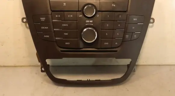 Head unit multimedia control