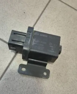 Hyundai i40 Glow plug pre-heat relay 368302U211