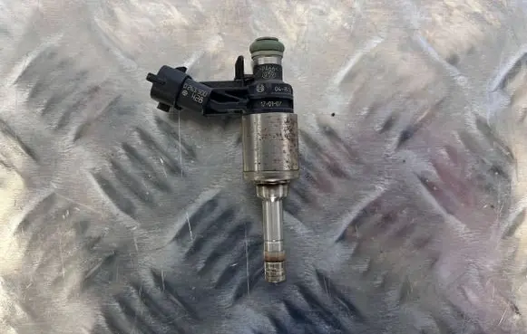 Maserati Levante Fuel injector 0261500