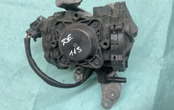 Ford C-MAX II Vacuum pump DG982A451AC