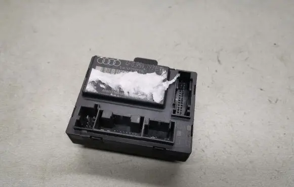 Audi A6 S6 C6 4F Door control unit/module 4F0959792E