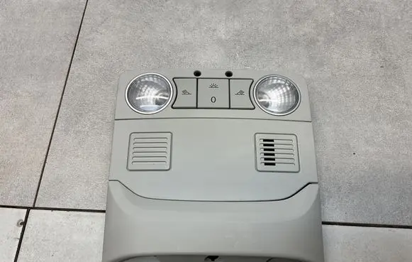 Volkswagen Jetta VI Front seat light 1K8947105N