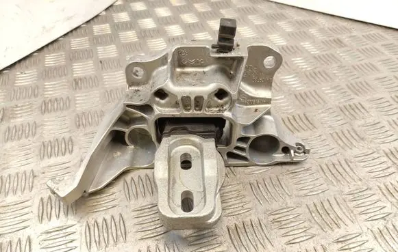 Citroen C4 III e-C4 Engine mount bracket 9824312980