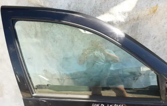 Volkswagen Bora Front door window glass four-door 