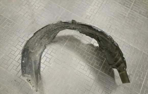 Front wheel arch liner splash guards