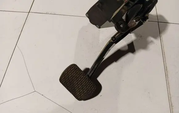 Mercedes-Benz A W169 Brake pedal 