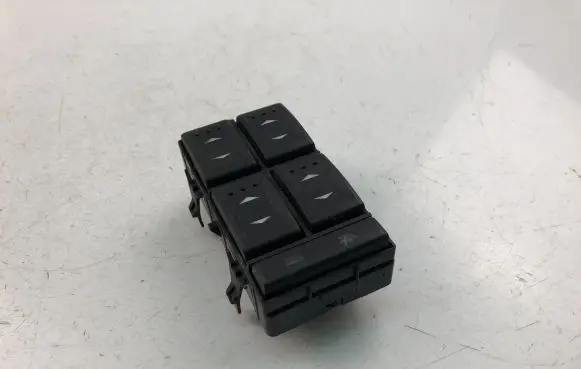 Ford Mondeo Mk III Electric window control switch 03163451