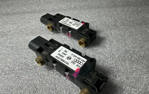 Audi A4 S4 B7 8E 8H Airbag deployment crash/impact sensor 8E0959643A