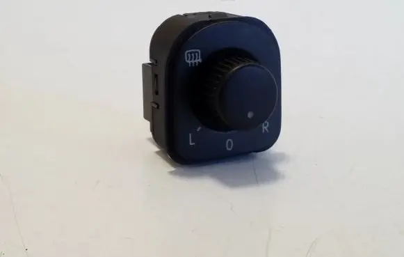 Wing mirror switch