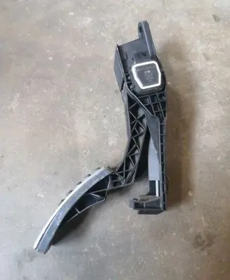 Mercedes-Benz ML W164 Accelerator throttle pedal A1643000104