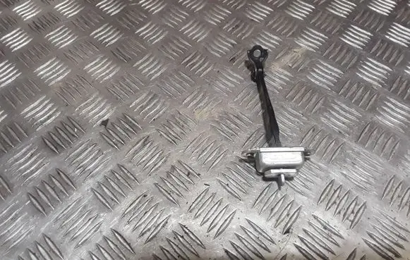 Nissan Note (E11) Rear door check strap stopper
