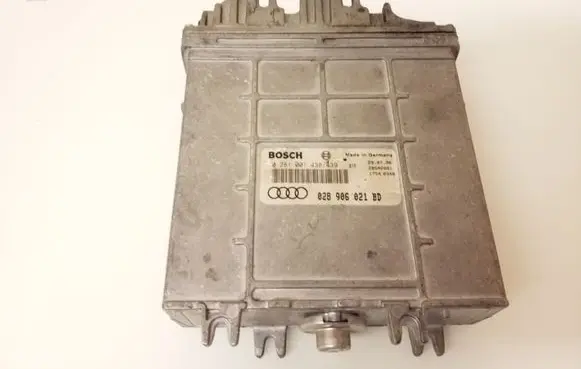 Audi A4 S4 B5 8D Engine control unit/module 0281001438439 028906021BD