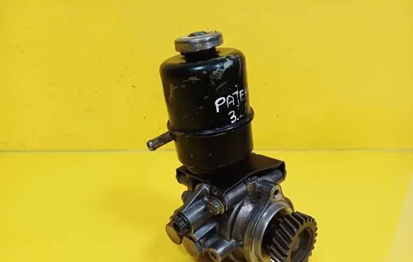 Mitsubishi Pajero Power steering pump 