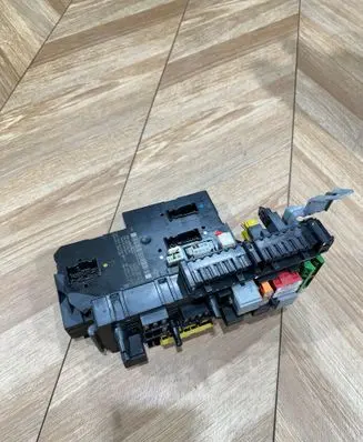Mercedes-Benz C W204 Fuse module 2049060105 2049019602 2129024301