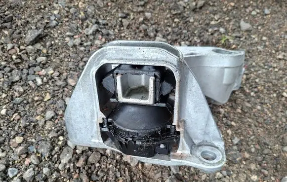 Renault Symbioz Engine mount bracket 112320745R