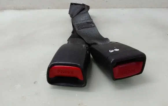 KIA Carens I Rear seatbelt buckle 06061413