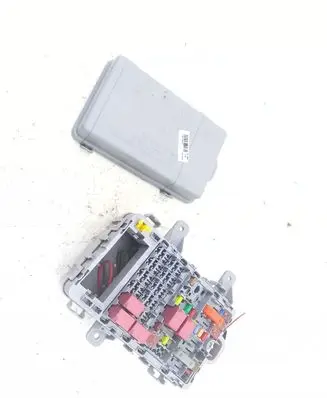Alfa Romeo Stelvio Relay mounting block 