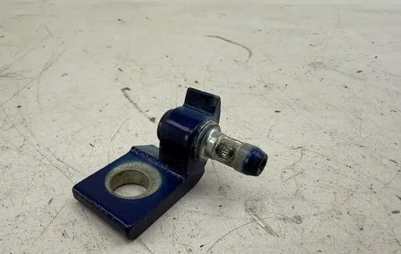 Volkswagen Golf VIII Front door lower hinge 