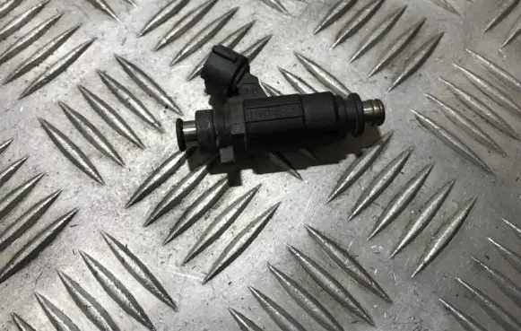 Audi A8 S8 D3 4E Fuel injector 0280156180 079133551b