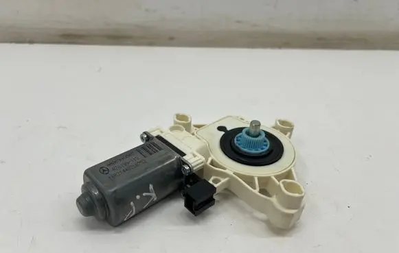 Mercedes-Benz CLA C118 X118 Front door window regulator motor A0009061507