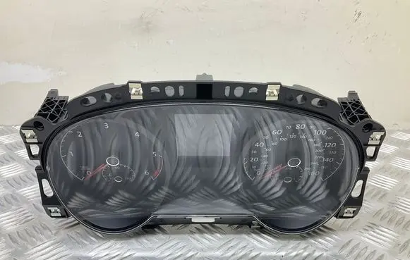 Volkswagen Golf Sportsvan Speedometer (instrument cluster) 517920941B