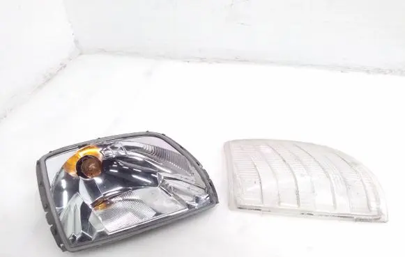 Mercedes-Benz E W124 Front indicator light 1305233936 1248260743