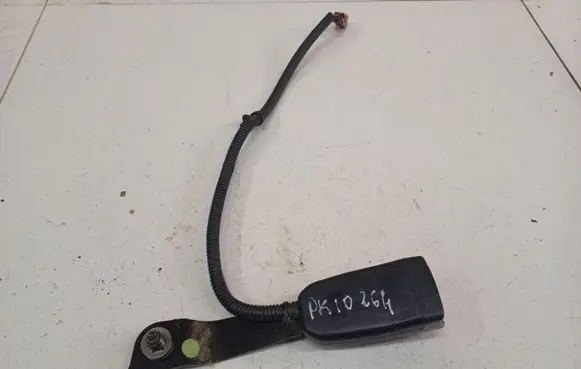 Ford Kuga I Front seatbelt buckle