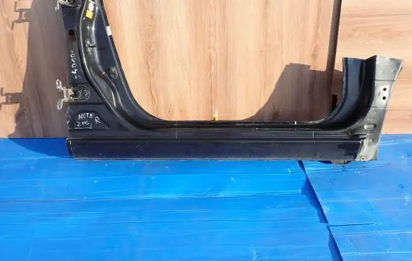 Nissan Note (E11) Sill