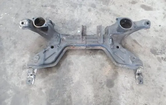 Volkswagen PASSAT B4 Front subframe 