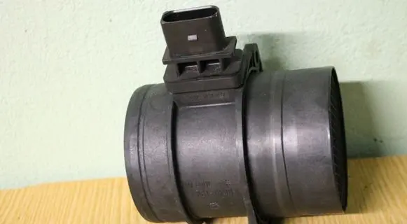 Volkswagen PASSAT B6 Mass air flow meter 03G906461C 0281002735